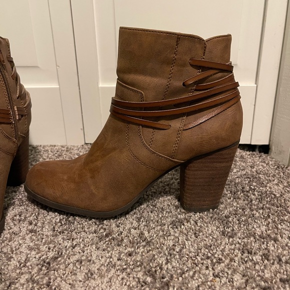 Women’s Booties - Picture 3 of 6